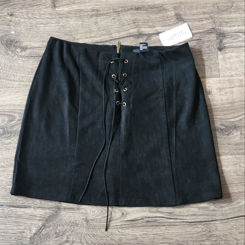 Forever 21 NWT Black Faux Suede Mini Skirt Sz S
